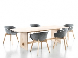 dębowy stół; meble do salonu prosta forma; stół odporny na zadrapania; drewniany stół